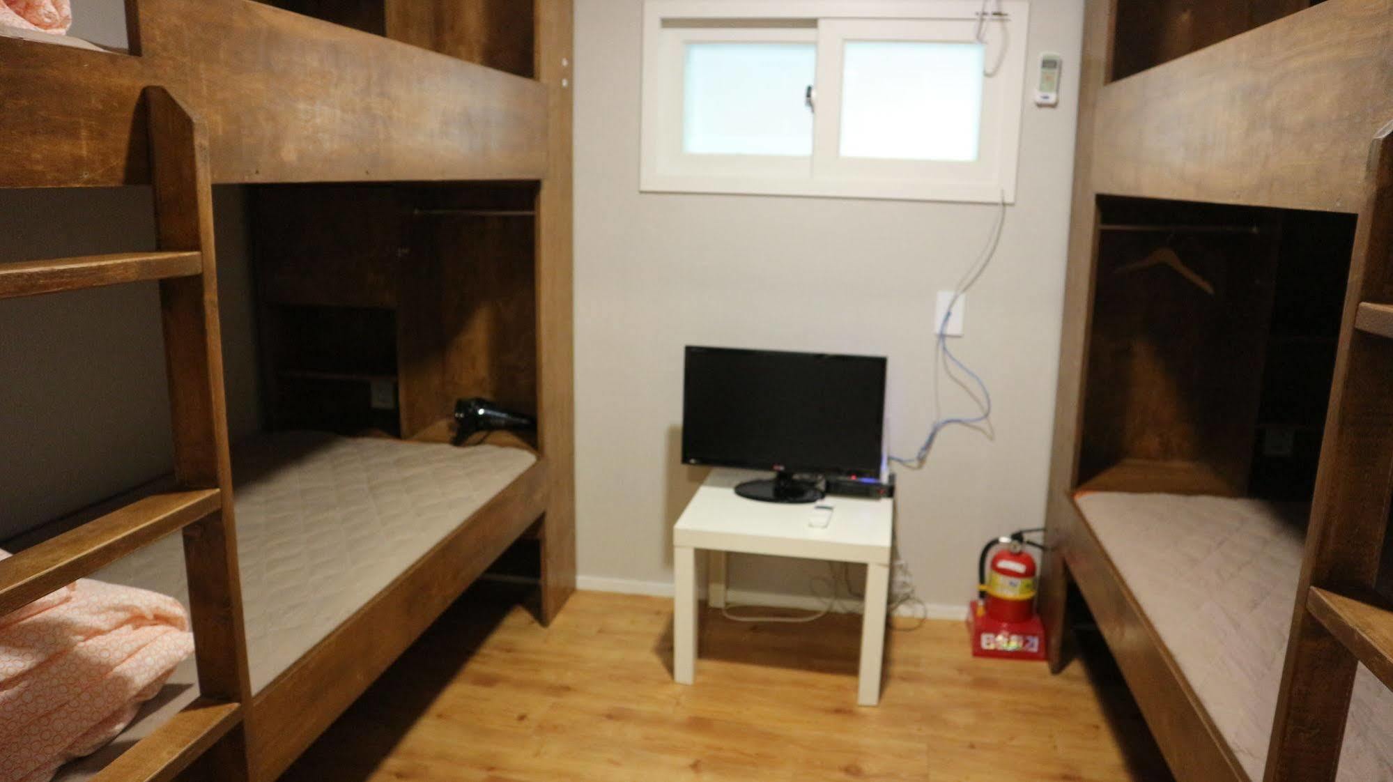 Zzzip Guesthouse In Hongdae Seul Dış mekan fotoğraf